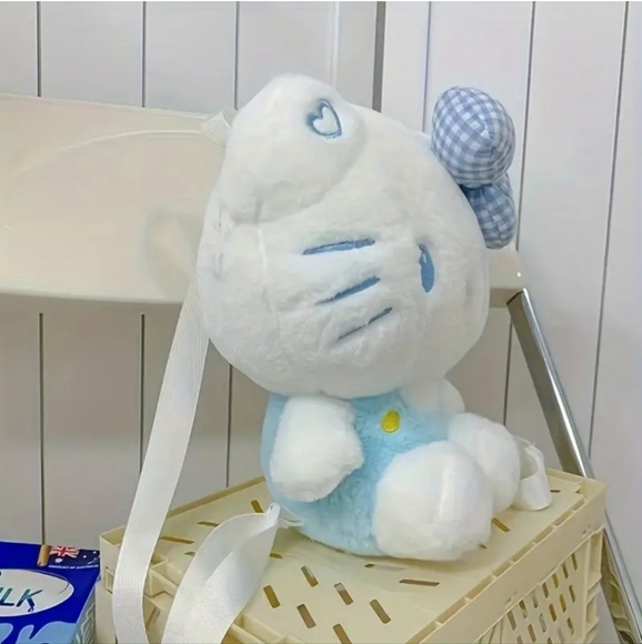 Hello Kitty Plush Backpack - Picture 5 of 6